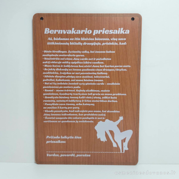 Bernvakario priesaika. Spausdinamas ant lentelės jūsų norimas tekstas. Lentelė 6 mm storio, rudos spalvos.