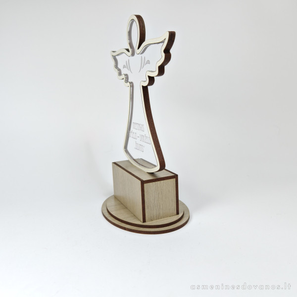 Apdovanojimas, angelas. Su graviruotu tekstu ant plexiglass stiklo skaidraus. Ant ąžuolo late spalvos pado.