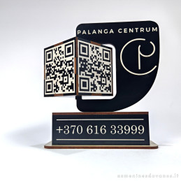 Stovelis - vizitinė su graviruotu QR kodu, ant stovelio graviruojami įmonės duomenys ir logotipas