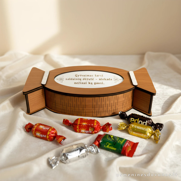 Dėžutė saldainio formos su graviruotu palinkėjimu, tekstas jūsų.