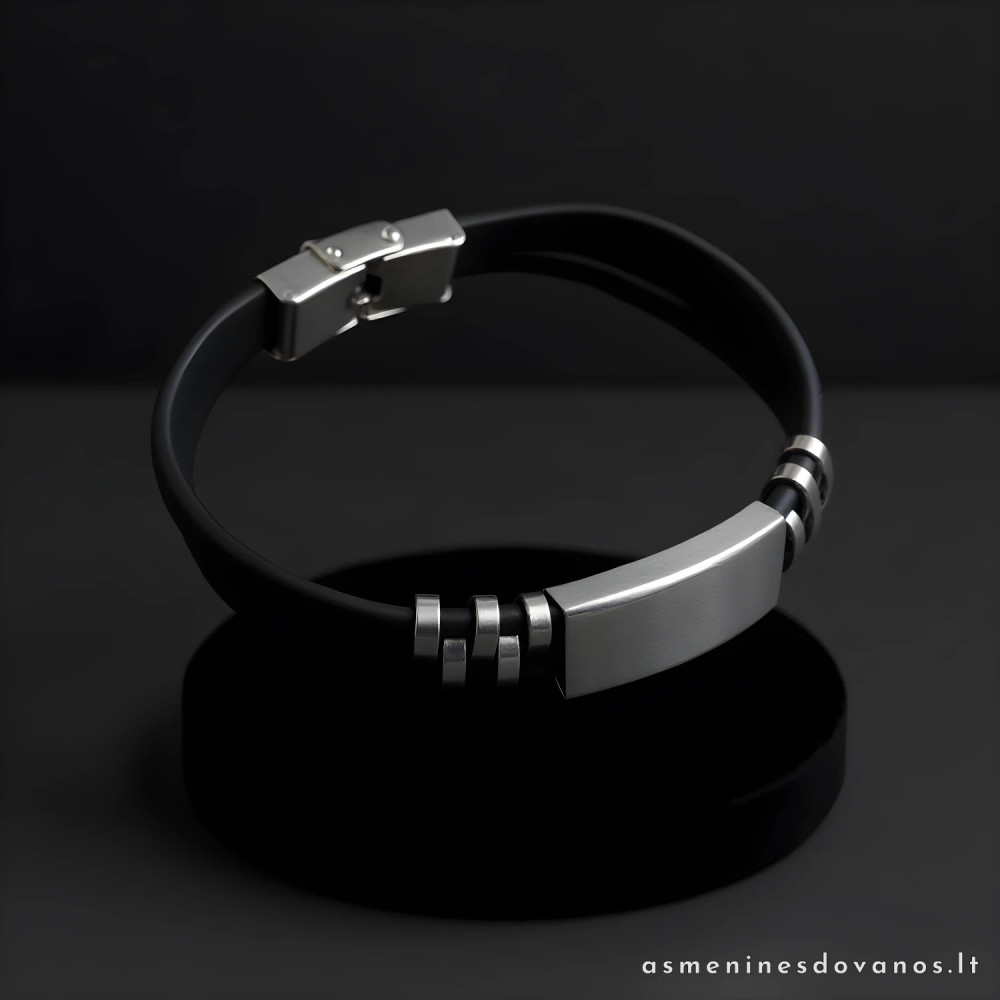 Graviruota pinta apyrankė, kaustyta nerūdijančio plieno plokštele.