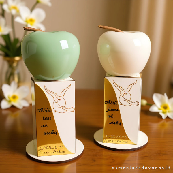 Apdovanojimas, nominacija, padėka su obuolio simbolika. Tinka daugeliui progų ir sukakčių.