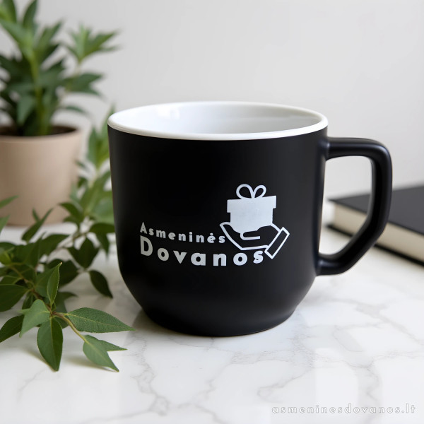 Puodelis su įmonės logotipu