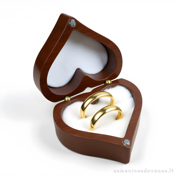 Medinė dėžute širdies formos su graviruotu tekstu ir ornamentu.