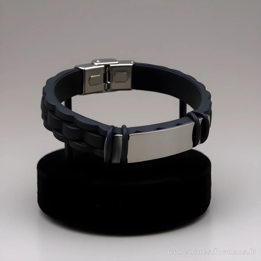 Graviruota pinta apyrankė, kaustyta nerūdijančio plieno plokštele.