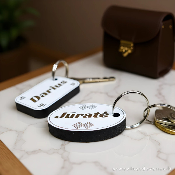 Pakabukas graviruotas iš medžio. Su graviruotu vardu ar kitu tekstu