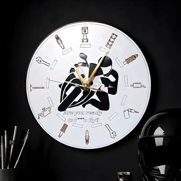 Sieninis laikrodis motociklų fanams, su moto atvaizdu. Graviruotas.