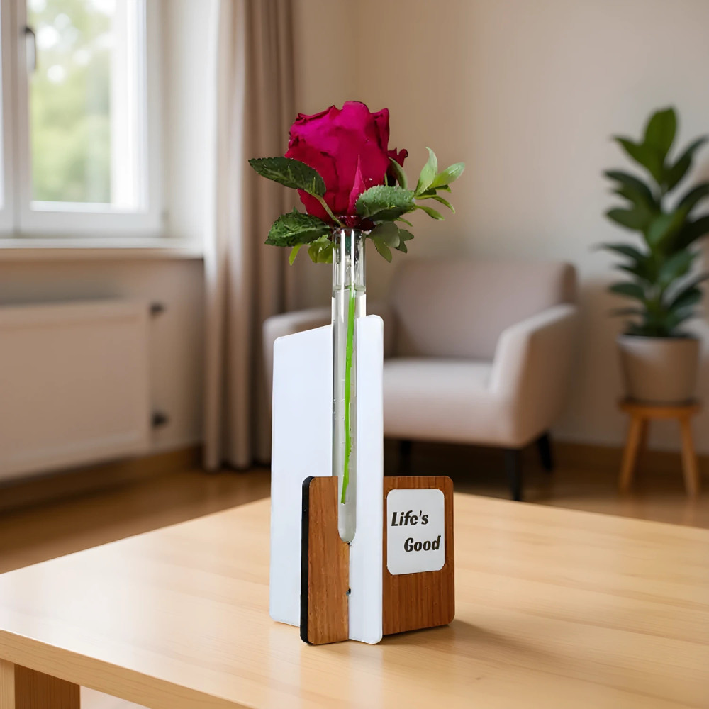 Dekoratyvinis vazonas gėlytei pamerkti, labai išvaizdi dovanėlė