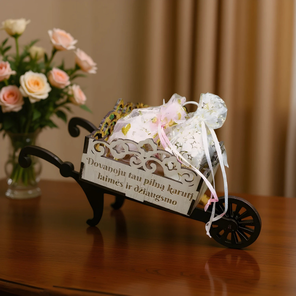 Dekoratyvinis vazonėlis karučio formos, tinka kaip smagi dovanėlė