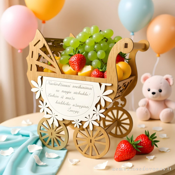 Krepšelis vaikiško vežimo formos, dovanų dekoravimui, graviruojamas.