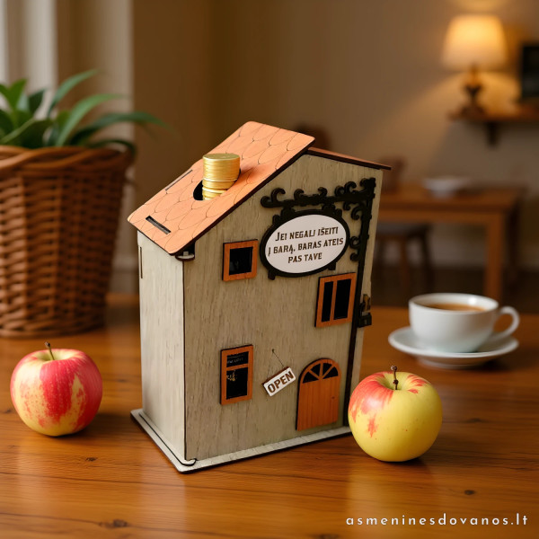 Dėžė - rinkinys buteliui, užkandai su graviruotu tekstu namo formos