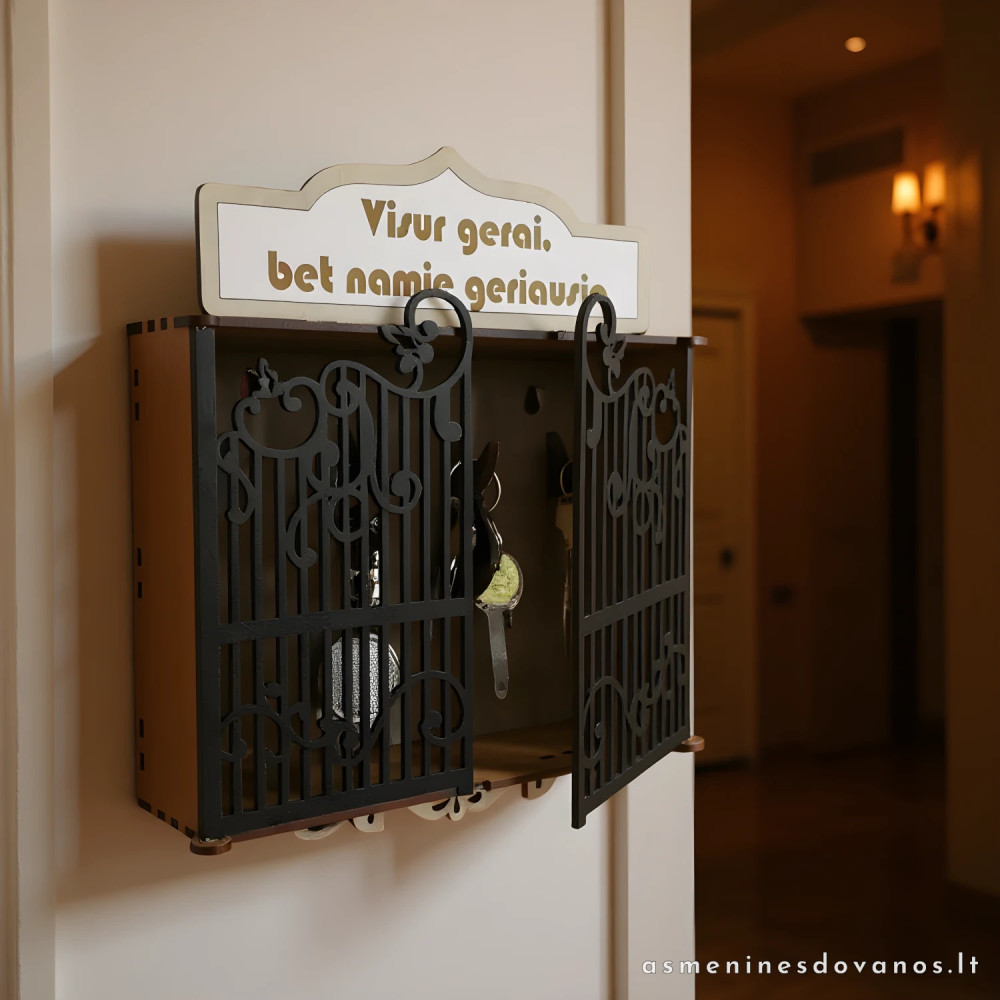 Juoda raktų kabykla raktams kabinti, su norimu tekstu. Trys kabliukai