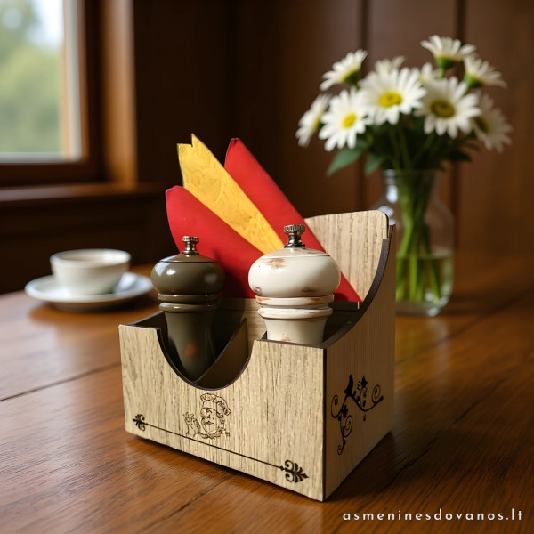 Stovas prieskoniams, du buteliukai prieskonių, servetėlės, krapštukai