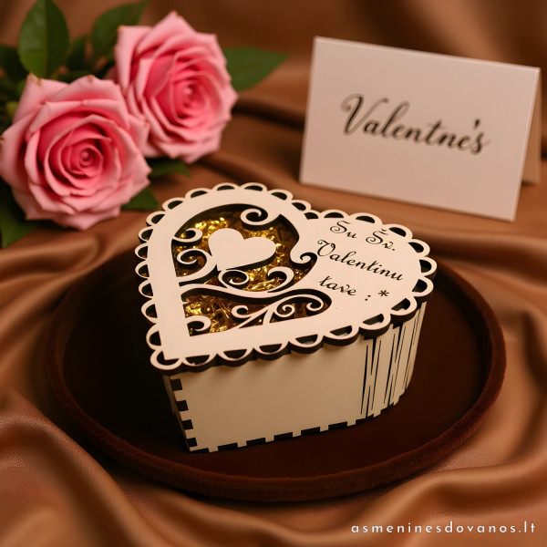 Graviruota dėžutė  širdelės formos, baltos spalvos