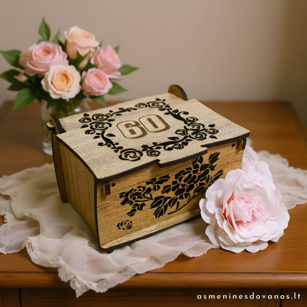 Graviruota dėžutė  surenkama. Tinka dovanoms įdėti, papuošalams