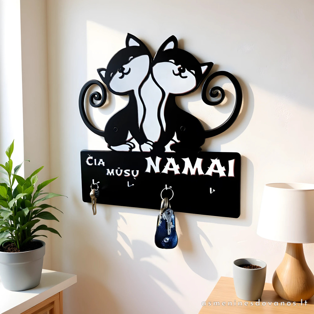 Juoda raktų kabykla raktams kabinti su norimu tekstu. Keturi kabliukai