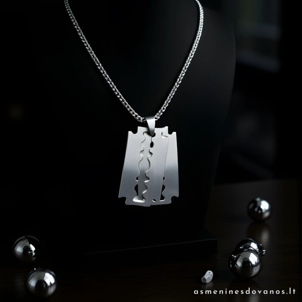 Nerūdijančio plieno pakabukas su grandinėle skutimosi peiliukai.