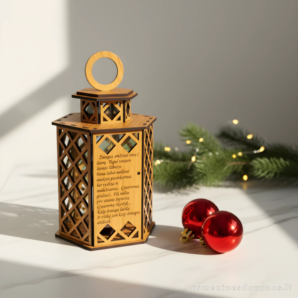 Išvaizdus žibintas su graviruotu palinkėjimu, suteiks namams jaukumo