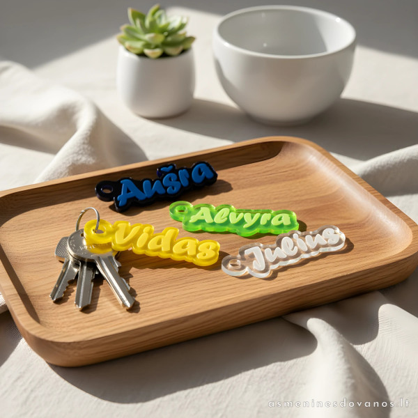 Pakabukas prie raktų iš fluorescencinio akrilinio stiklo, graviruotas.