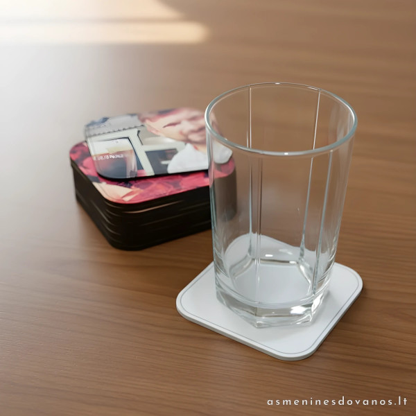 Medinis padėkliukas puodeliui arba alaus bokalui su sublimuota nuotrauka.