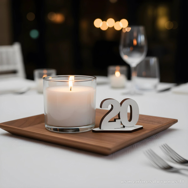 Pastatomas skaičius ant stalo, pažymėti vietai ar staliukui. 