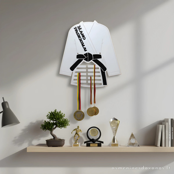 Medalių kabykla užsiimantiems kovos menais. Pasirenkamas žodis.