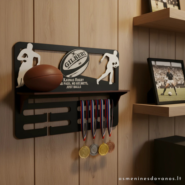 Medalių kabykla regbininkams, dekoruota regbio kamuoliui ir užrašu.
