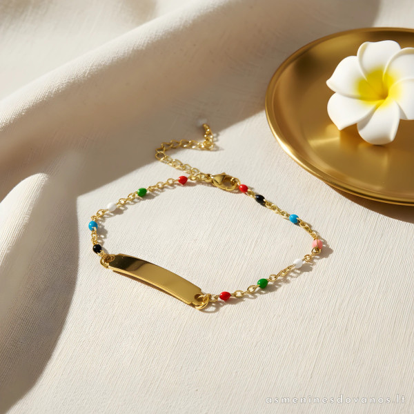 Graviruota pinta apyrankė, dekoruota spalvotais perliukais