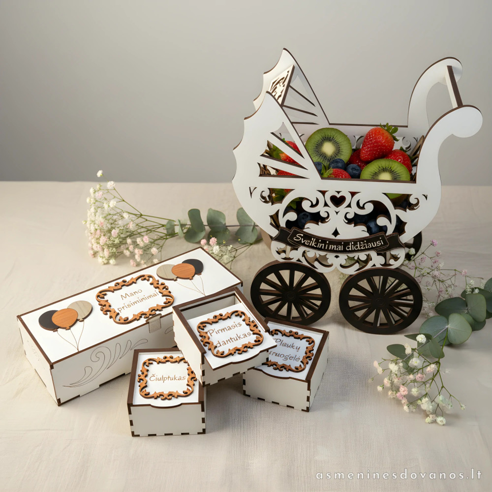 Dovanų rinkinys su vežimėliu ir dėžutėmis | Personalizuota dovana kūdikiui