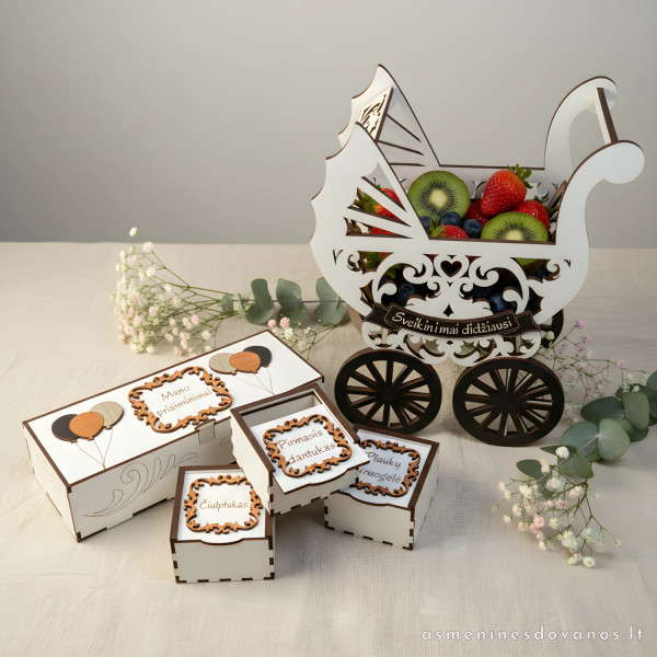 Dovanų rinkinys su vežimėliu ir dėžutėmis | Personalizuota dovana kūdikiui