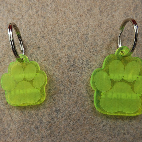 Pakabukas iš akrilo fluorescencinio "Pėdutė"